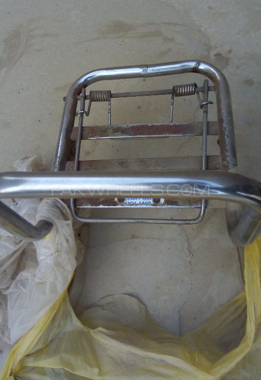 70cc bike carrier in mint condition Image-1