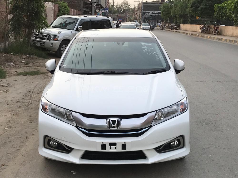 Honda Grace Hybrid 2015 for Sale in Faisalabad Image-1