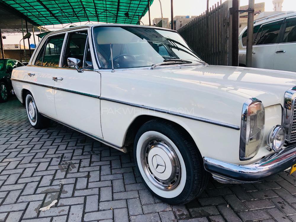 Mercedes Benz E Class 1973 for Sale in Lahore Mercedes Benz E Class 1973 for Sale in Lahore Image-3