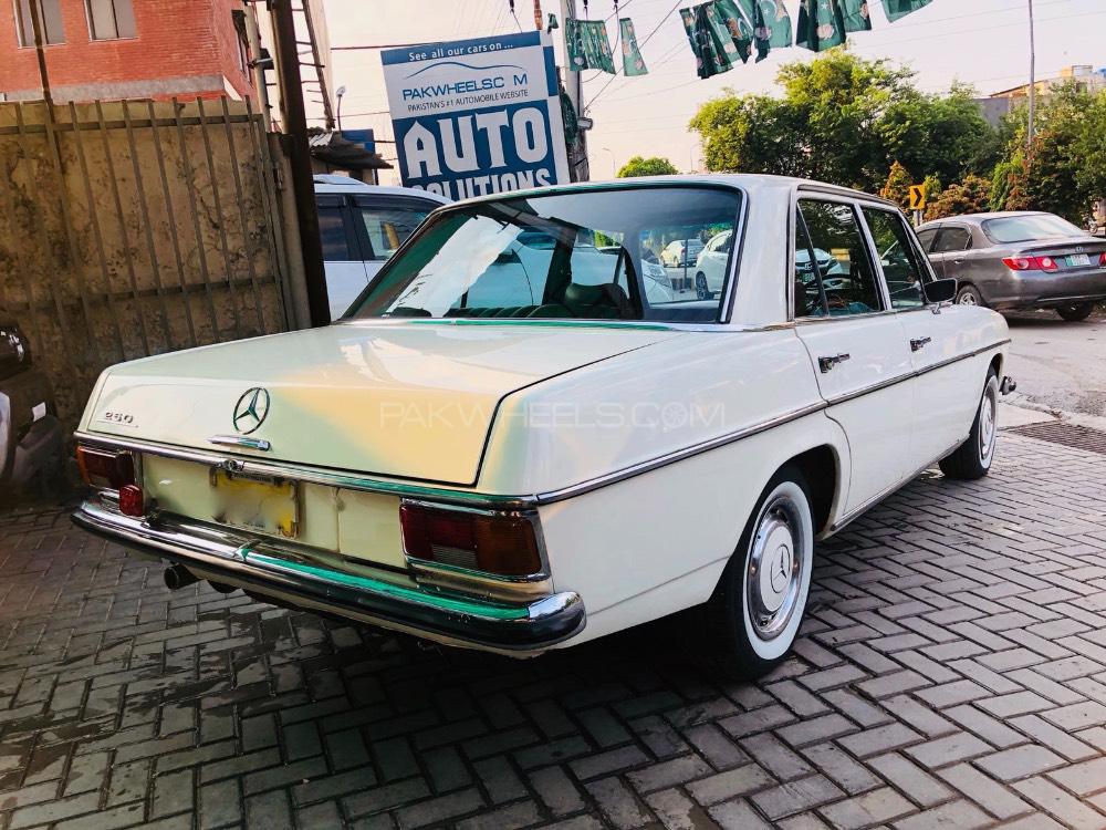 Mercedes Benz E Class 1973 for Sale in Lahore Mercedes Benz E Class 1973 for Sale in Lahore Image-5