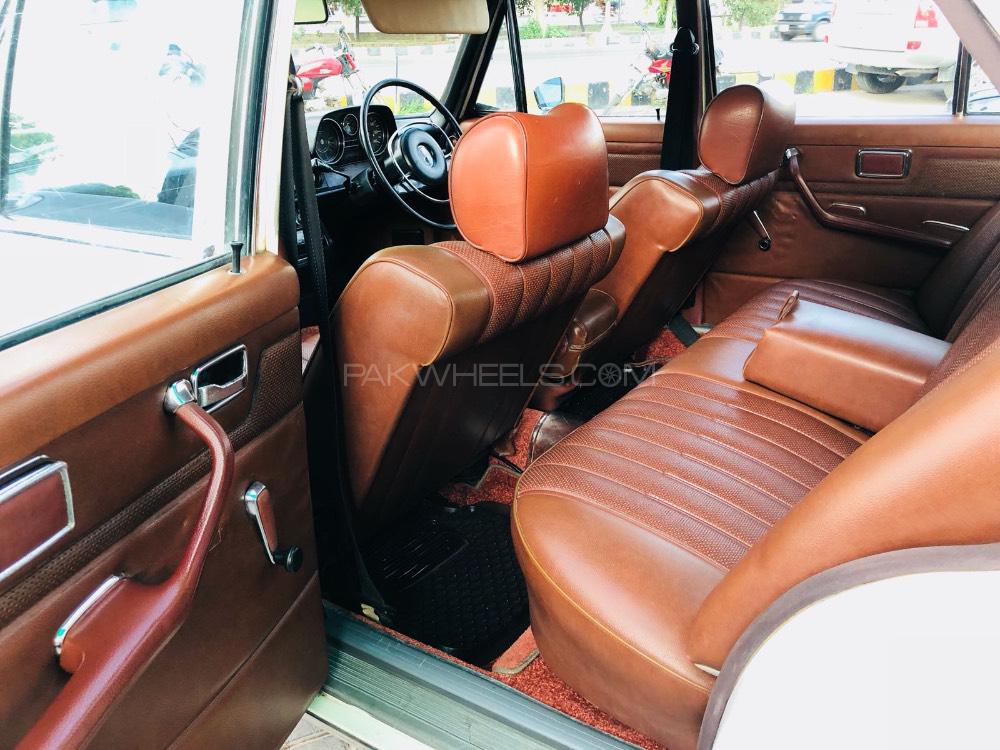 Mercedes Benz E Class 1973 for Sale in Lahore Mercedes Benz E Class 1973 for Sale in Lahore Image-12
