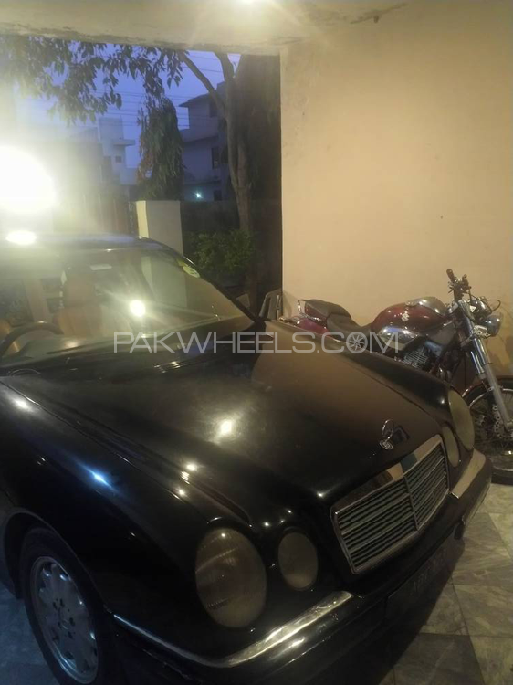 Mercedes Benz E Class 1998 for Sale in Lahore Image-1