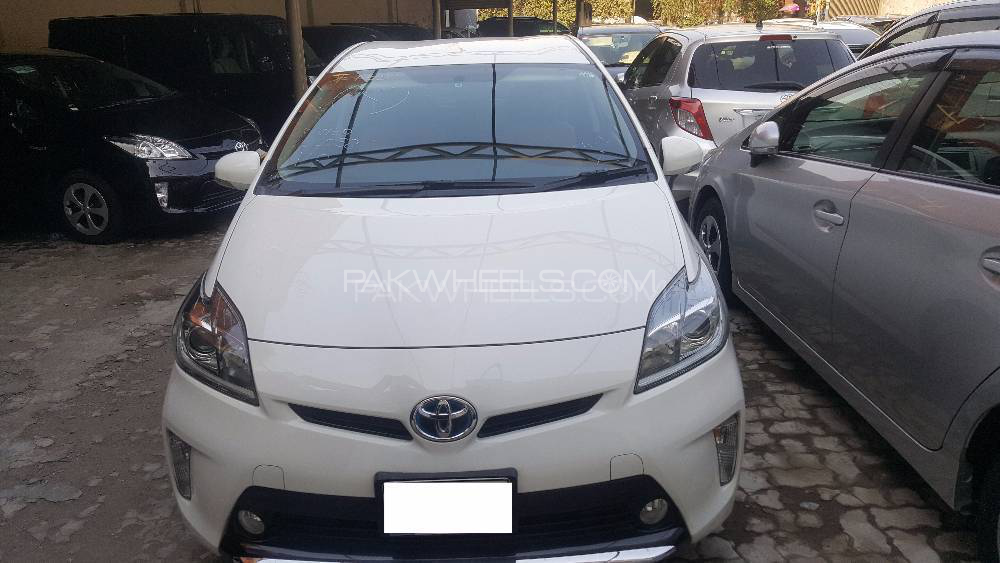 Toyota Prius 2014 for Sale in Lahore Image-1