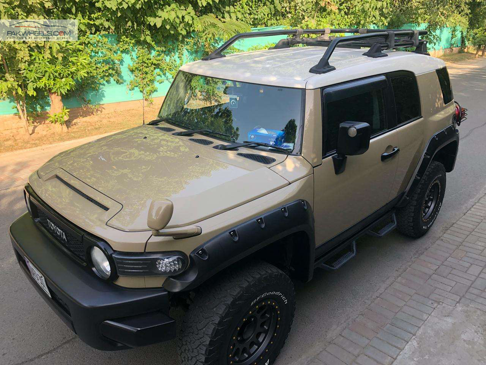 Toyota Fj Cruiser 2011 for Sale in Lahore Toyota Fj Cruiser 2011 for Sale in Lahore Image-4