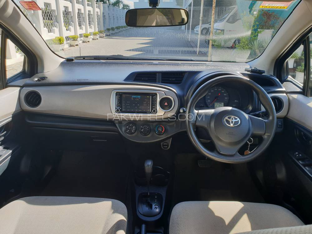 Toyota Vitz 2012 for Sale in Sialkot Image-1
