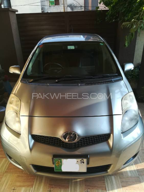 Toyota Vitz 2010 for Sale in Sialkot Image-1