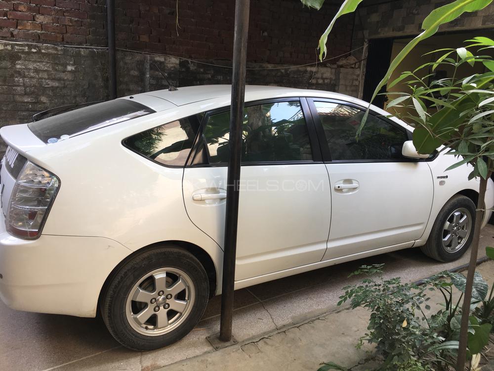 Toyota Prius 2011 for Sale in Sialkot Image-1