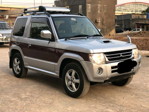 Mitsubishi pajero mini 2012