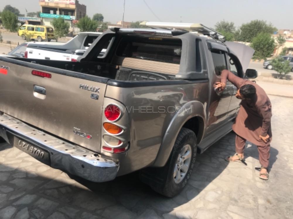Toyota Hilux 2005 for Sale in Peshawar Image-1