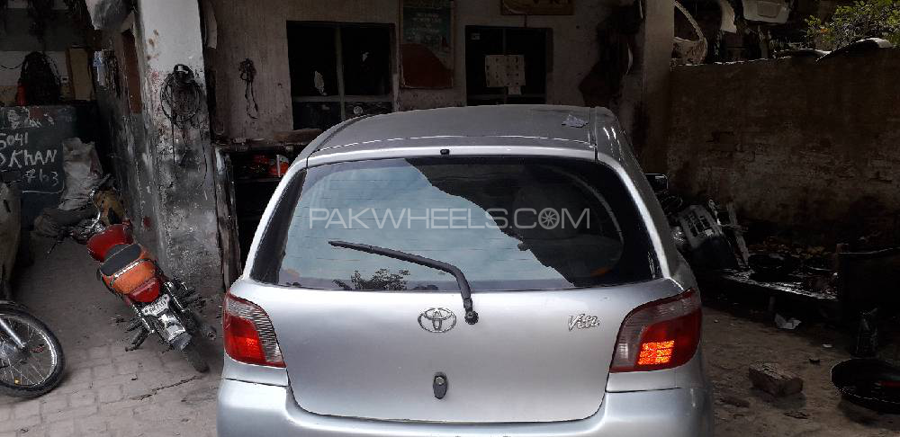 Toyota Vitz 2000 for Sale in Peshawar Image-1