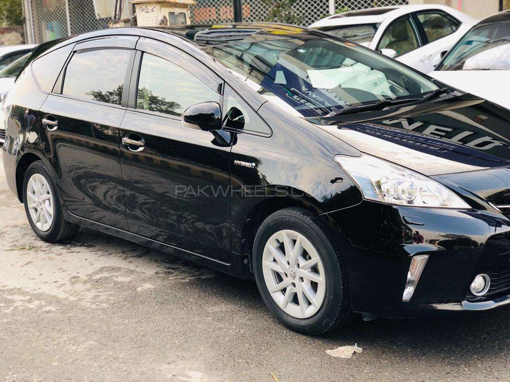 Toyota Prius Alpha 2014 for Sale in Lahore Image-1