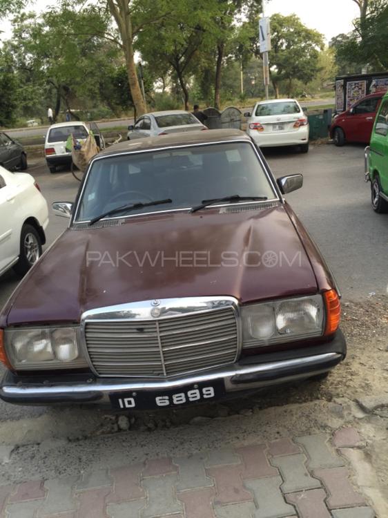 Mercedes Benz 200 D 1977 for Sale in Islamabad Image-1