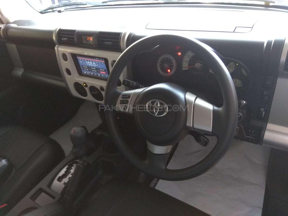 Toyota Fj Cruiser 2013 for Sale in Karachi Toyota Fj Cruiser 2013 for Sale in Karachi Image-12