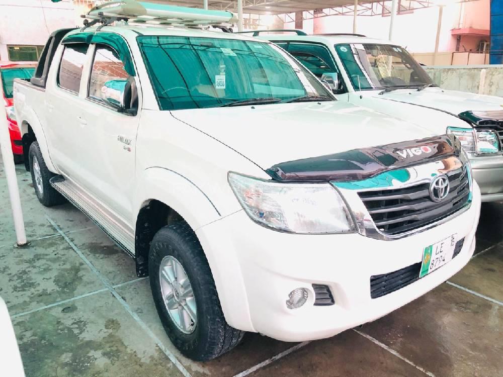 Toyota Hilux 2014 for Sale in Lahore Toyota Hilux 2014 for Sale in Lahore Image-3