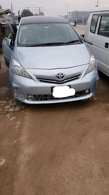 Toyota Prius Alpha 2013 for Sale in Gujranwala Image-1