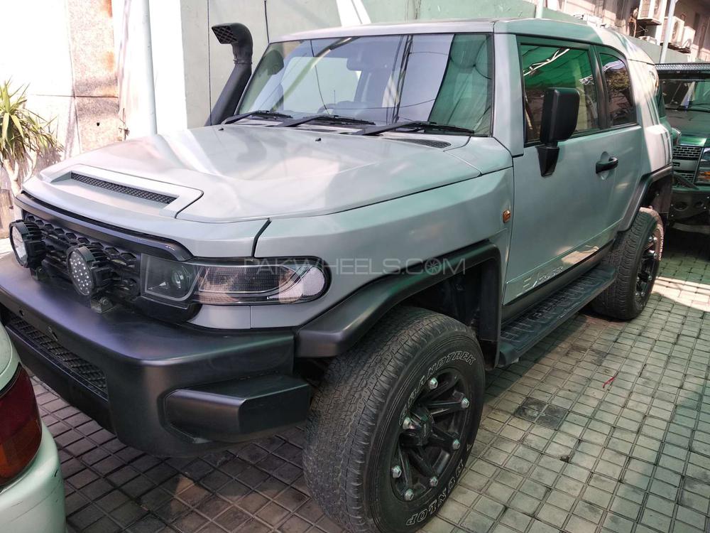 Toyota Fj Cruiser 2012 for Sale in Lahore Image-1