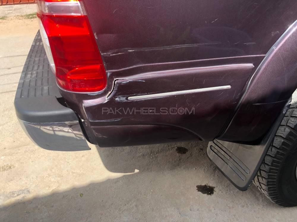 Toyota Hilux 2012 for Sale in Karachi Toyota Hilux 2012 for Sale in Karachi Image-2