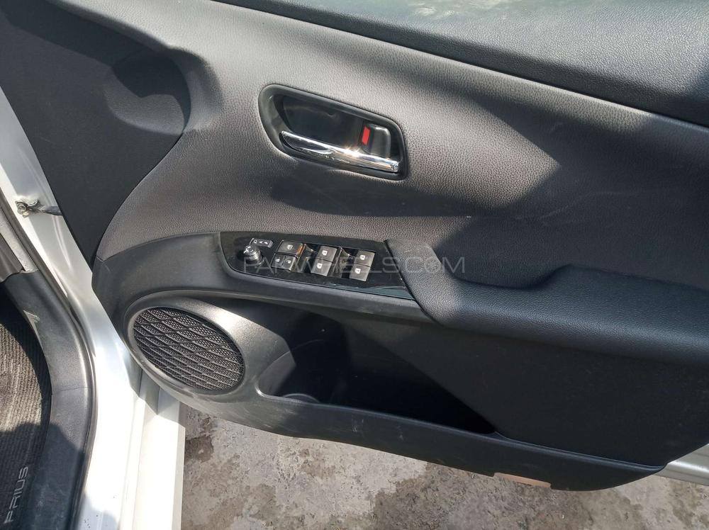 Toyota Prius 2016 for Sale in Gujranwala Toyota Prius 2016 for Sale in Gujranwala Image-8