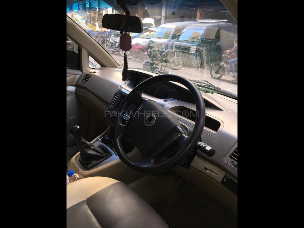 SsangYong Stavic 2005 for Sale in Karachi SsangYong Stavic 2005 for Sale in Karachi Image-7