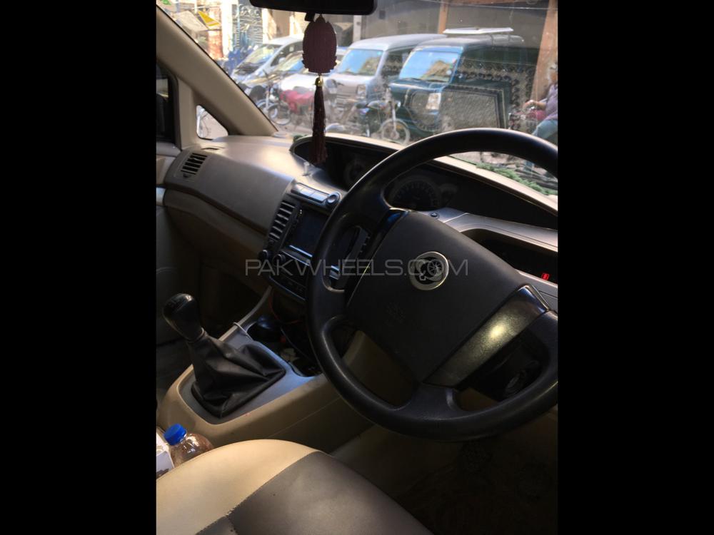 SsangYong Stavic 2005 for Sale in Karachi SsangYong Stavic 2005 for Sale in Karachi Image-8