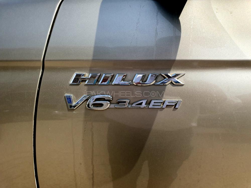 Toyota Hilux 2000 for Sale in Karachi Toyota Hilux 2000 for Sale in Karachi Image-7