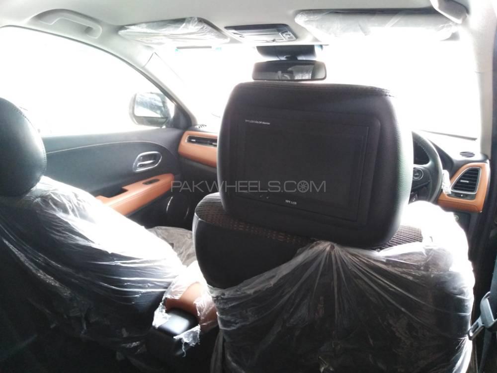 Honda Vezel 2014 for Sale in Multan Honda Vezel 2014 for Sale in Multan Image-9