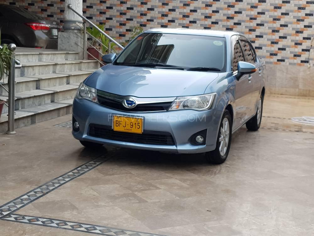 Toyota Corolla Axio 2013 for Sale in Lahore Image-1
