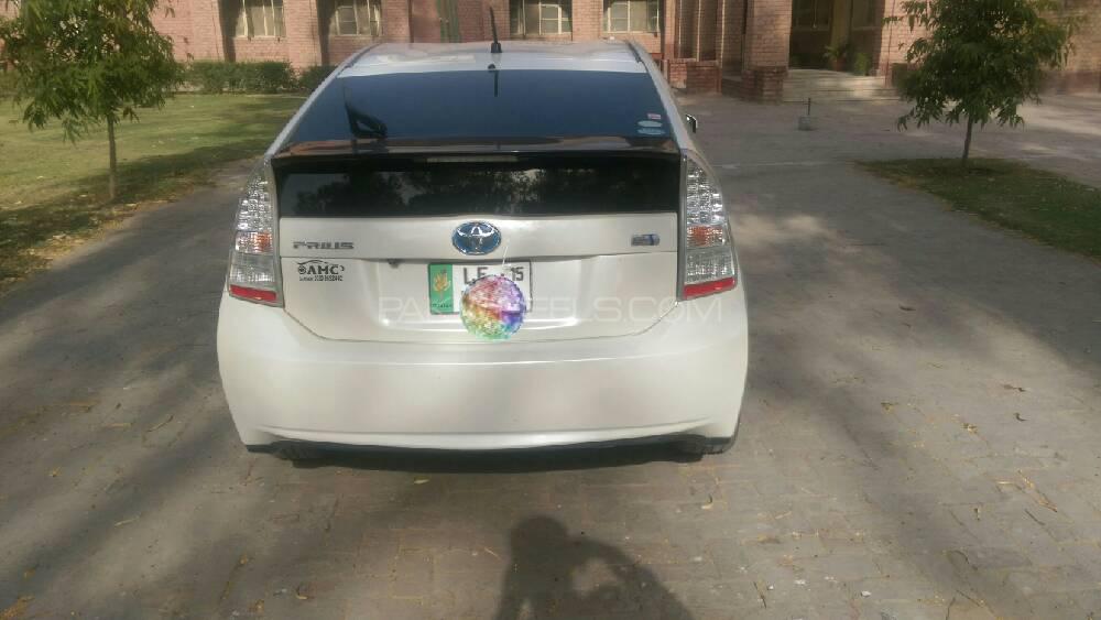 Toyota Prius 2011 for Sale in Sahiwal Image-1