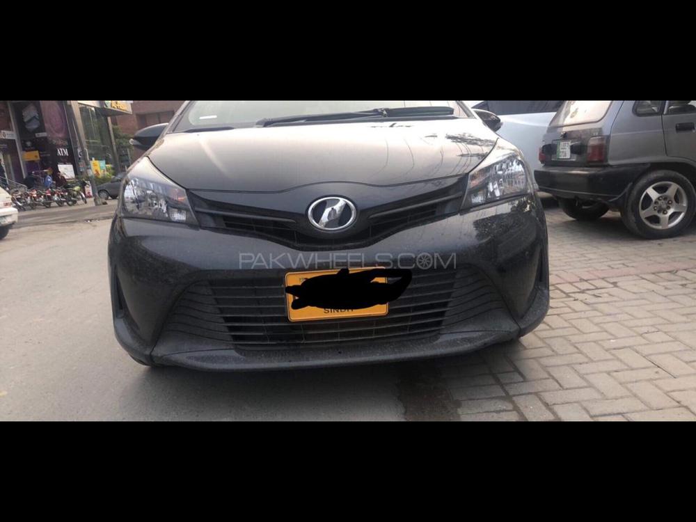 Toyota Vitz 2015 for Sale in Kashmore Image-1
