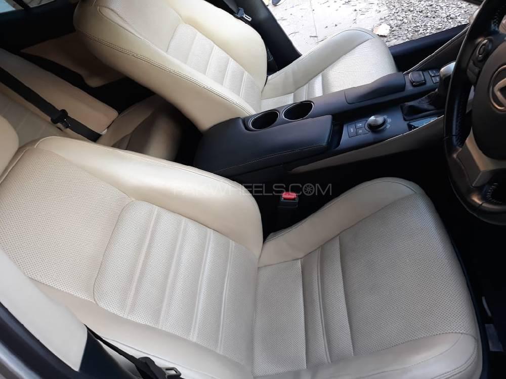 Lexus LX Series 2015 for Sale in Islamabad Lexus LX Series 2015 for Sale in Islamabad Image-2