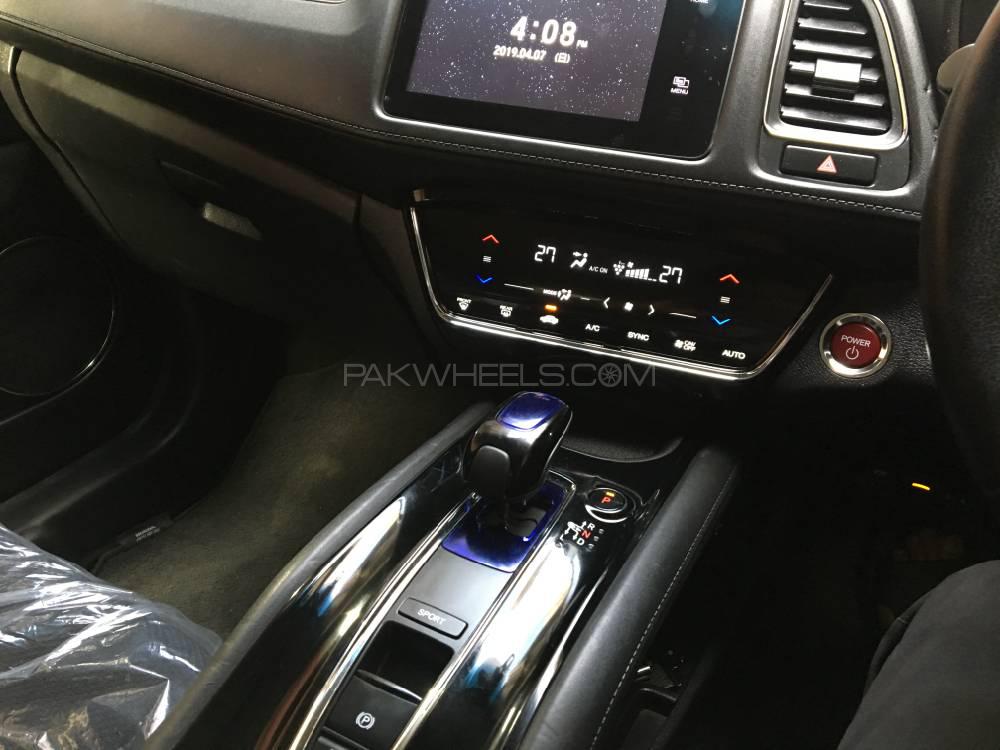 Honda Vezel 2016 for Sale in Lahore Honda Vezel 2016 for Sale in Lahore Image-3