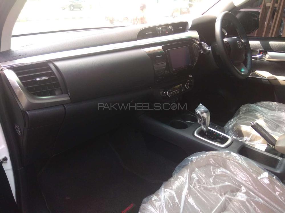 Toyota Hilux 2018 for Sale in Karachi Toyota Hilux 2018 for Sale in Karachi Image-4