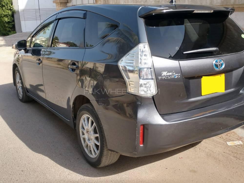 Toyota prius alpha 2013