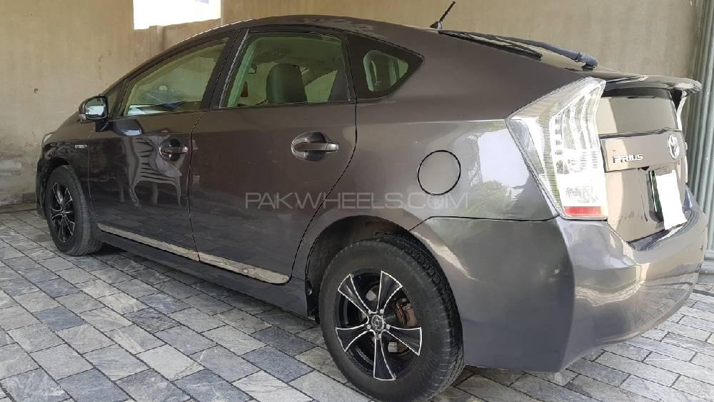 Toyota Prius 2011 for Sale in Lahore Toyota Prius 2011 for Sale in Lahore Image-9