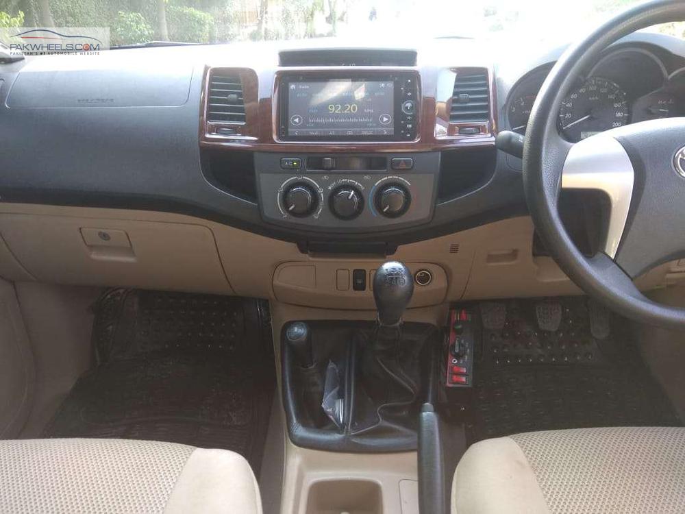 Toyota Hilux 2014 for Sale in Lahore Toyota Hilux 2014 for Sale in Lahore Image-8