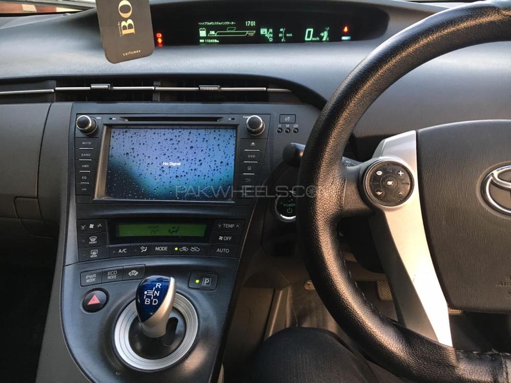 Toyota Prius 2011 for Sale in Lahore Toyota Prius 2011 for Sale in Lahore Image-9
