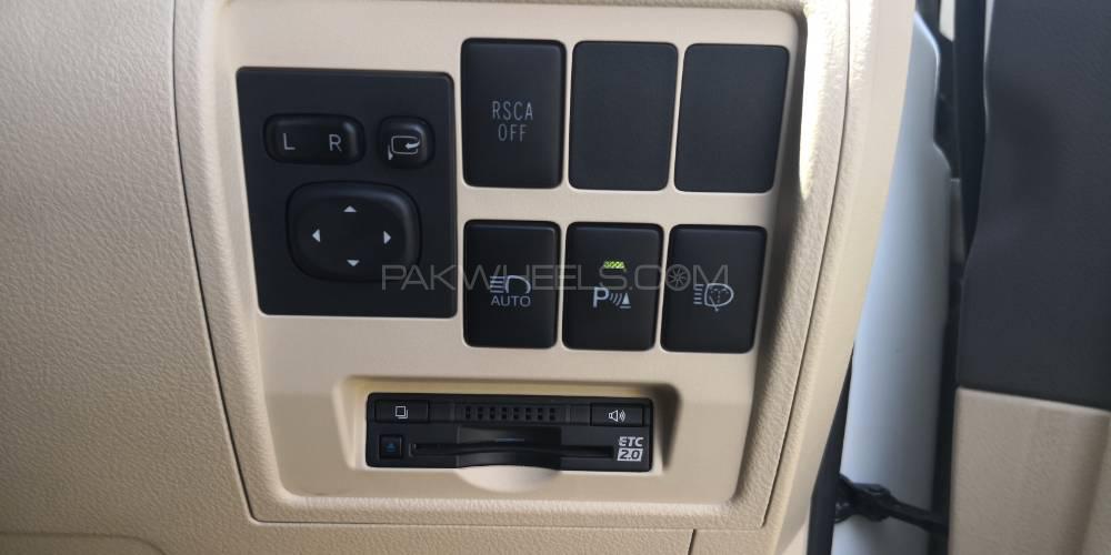 Toyota Land Cruiser 2016 for Sale in Lahore Toyota Land Cruiser 2016 for Sale in Lahore Image-7
