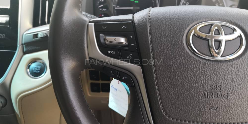 Toyota Land Cruiser 2016 for Sale in Lahore Toyota Land Cruiser 2016 for Sale in Lahore Image-8