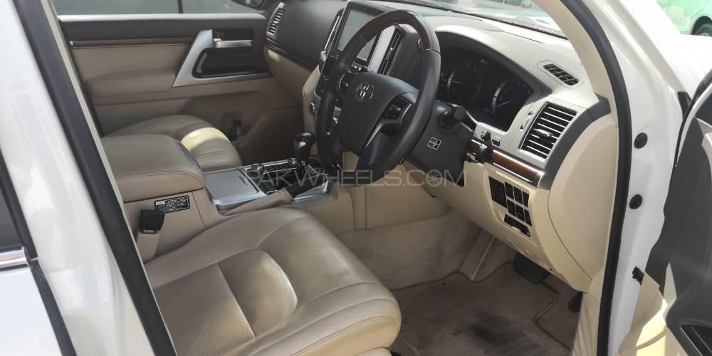 Toyota Land Cruiser 2016 for Sale in Lahore Toyota Land Cruiser 2016 for Sale in Lahore Image-11