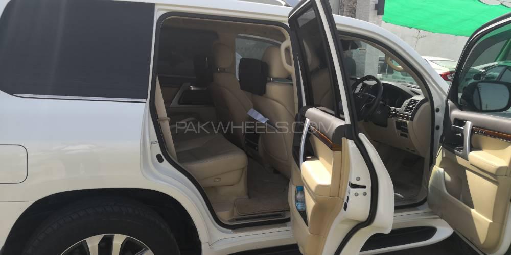 Toyota Land Cruiser 2016 for Sale in Lahore Toyota Land Cruiser 2016 for Sale in Lahore Image-13