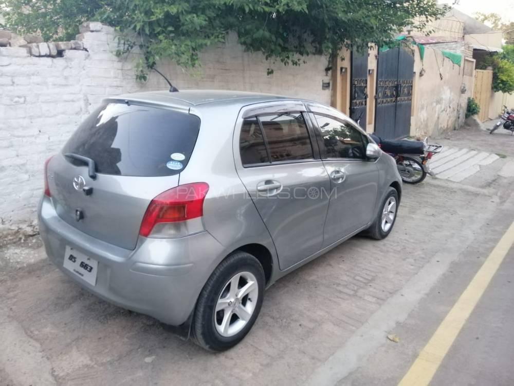 Toyota Vitz 2010 for Sale in Kohat Image-1