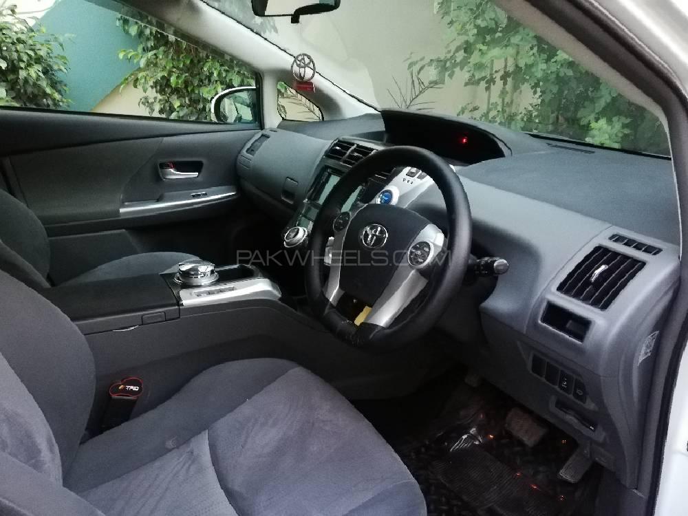 Toyota Prius Alpha 2014 for Sale in Sahiwal Image-1