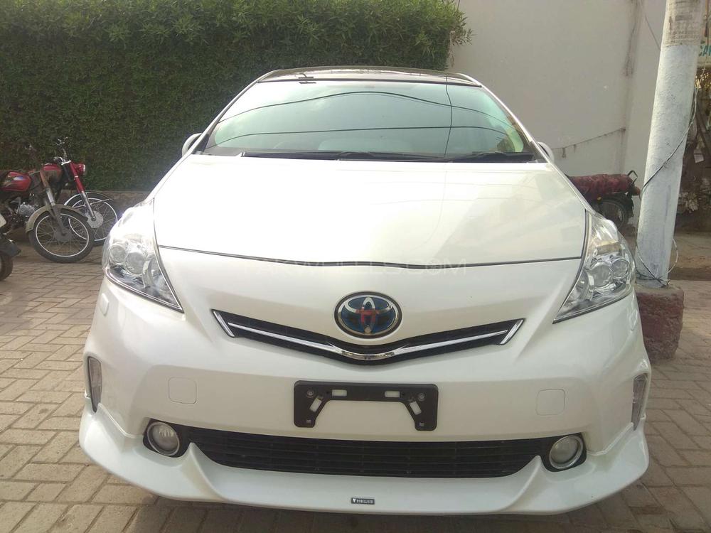 Toyota Prius Alpha 2014 for Sale in Karachi Image-1