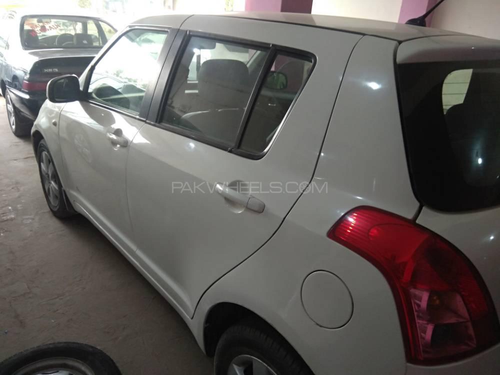 Suzuki Swift 2010 for Sale in Bahawalpur Suzuki Swift 2010 for Sale in Bahawalpur Image-4