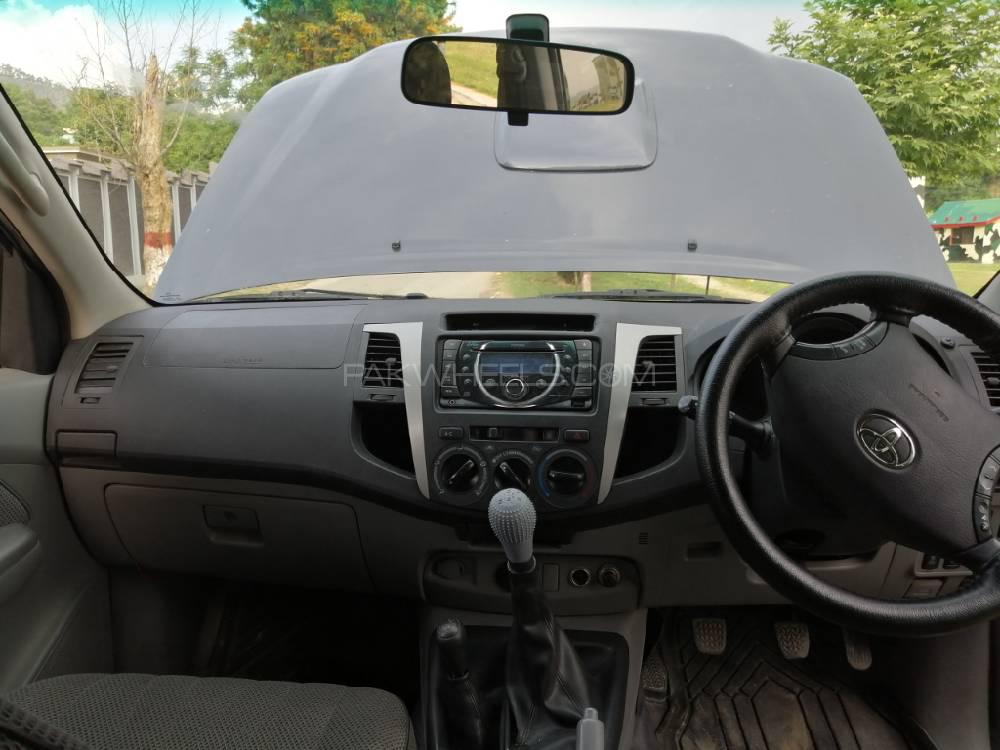 Toyota Hilux 2011 for Sale in Mansehra Toyota Hilux 2011 for Sale in Mansehra Image-5