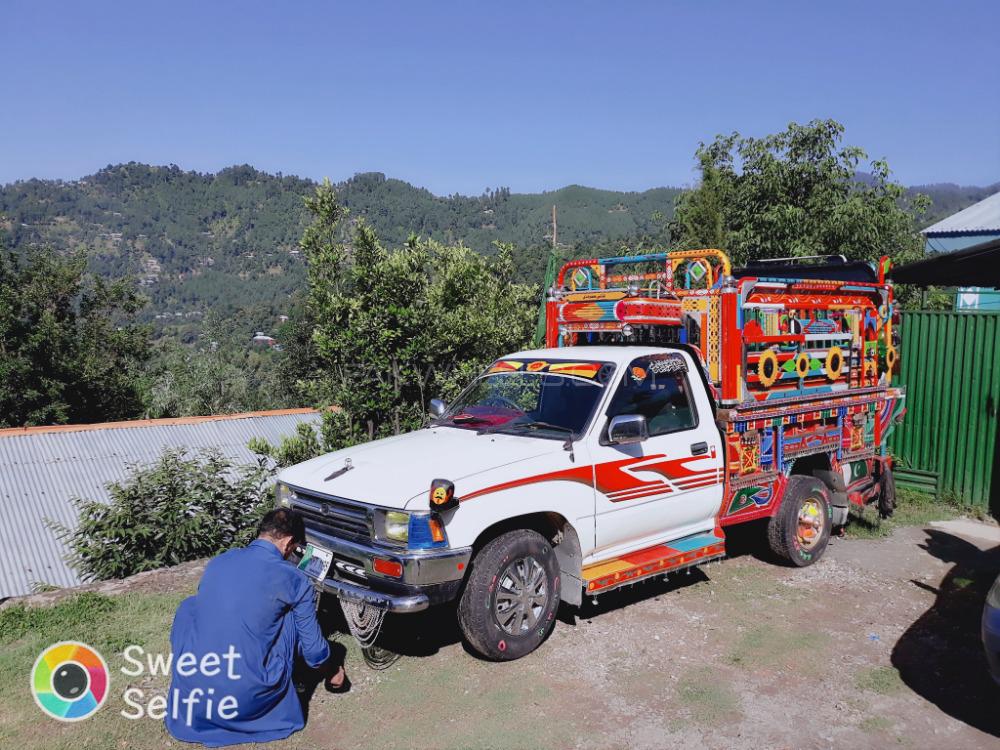 Toyota Hilux 1993 for Sale in Kashmir Image-1
