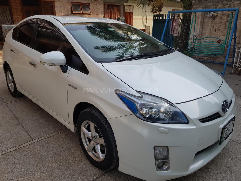 Toyota Prius 2011 for Sale in Chiniot Image-1