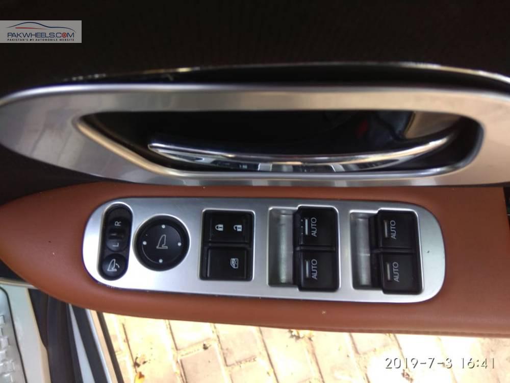 Honda Vezel 2015 for Sale in Lahore Honda Vezel 2015 for Sale in Lahore Image-12