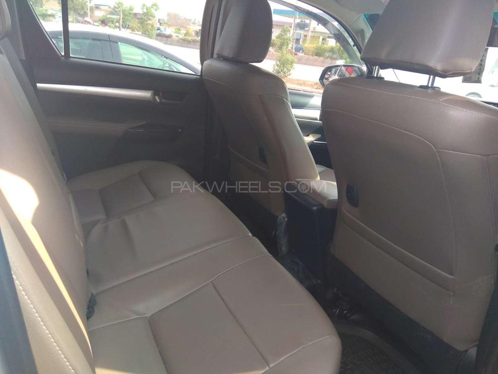 Toyota Hilux 2017 for Sale in Peshawar Toyota Hilux 2017 for Sale in Peshawar Image-6