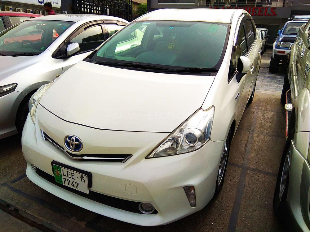 Toyota Prius Alpha 2012 for Sale in Lahore Toyota Prius Alpha 2012 for Sale in Lahore Image-3